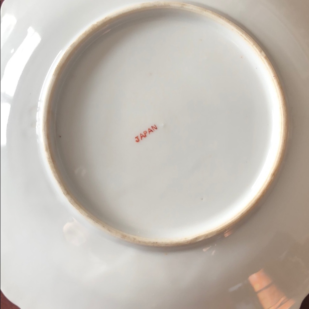 Lovely Mid-century scalloped porcelain dish - Picture 5 of 6